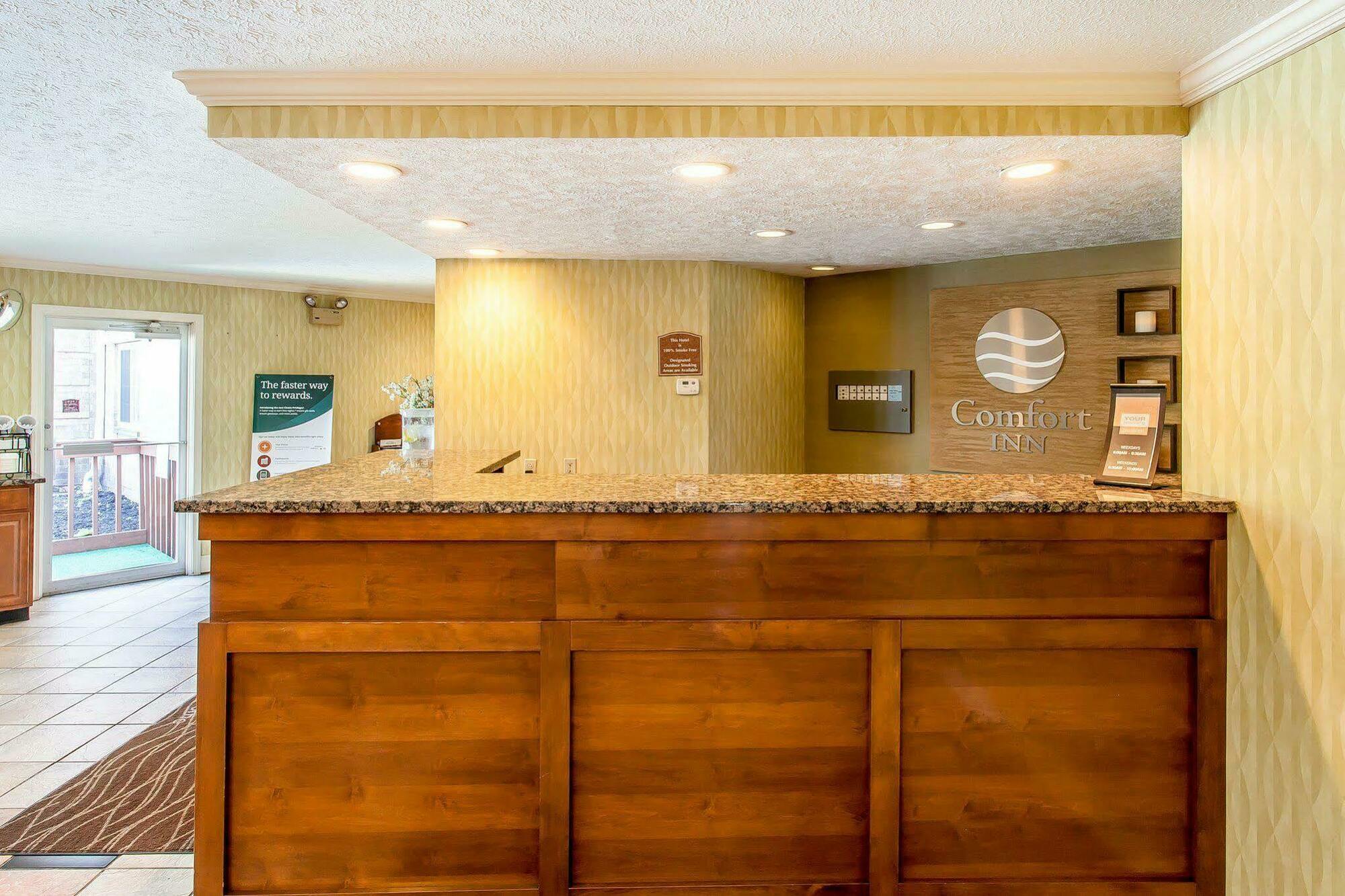 Comfort Inn Independence Bagian luar foto