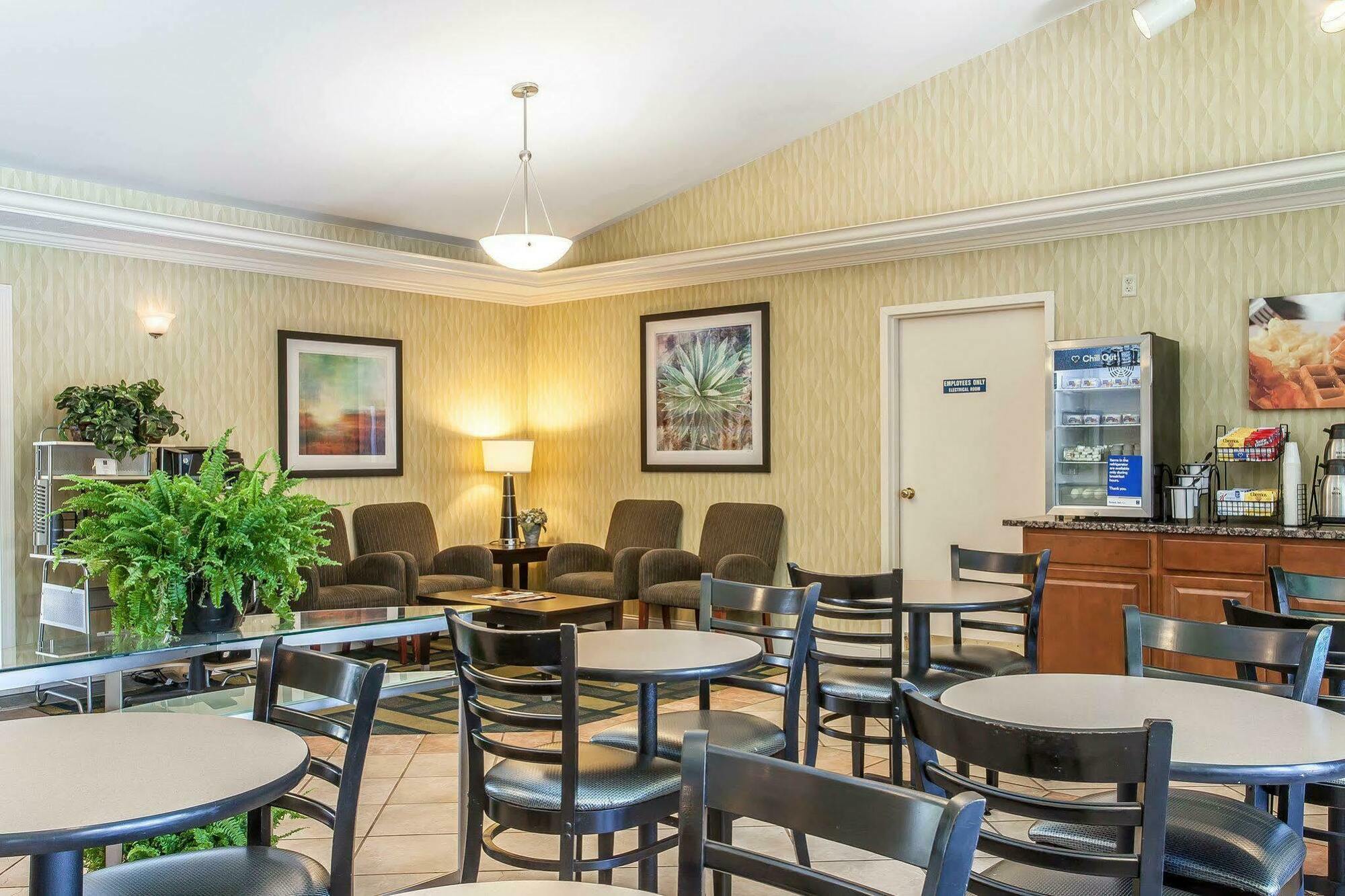 Comfort Inn Independence Bagian luar foto